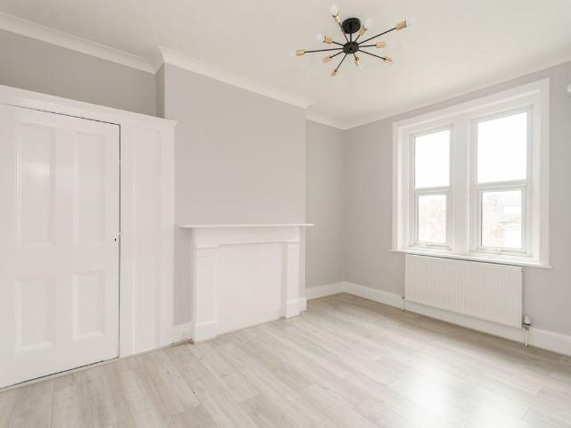 Apartment for rent in Mapesbury, Greater London