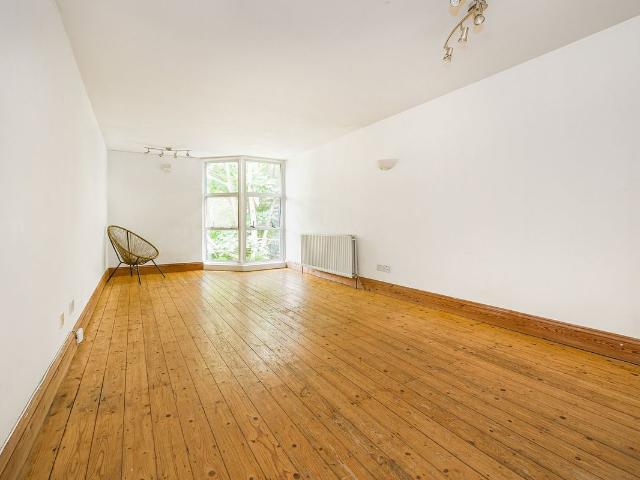 House for rent in London Borough of Hounslow, Strand
