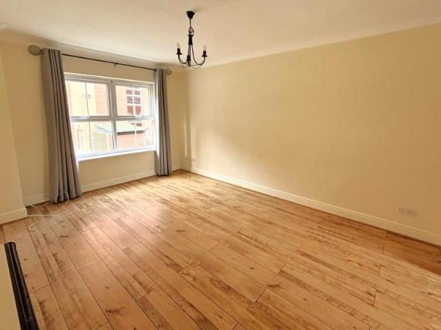 Apartment for rent in Horsell, Woking
