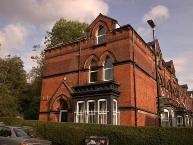 House for sale in Hyde Park, West Yorkshire