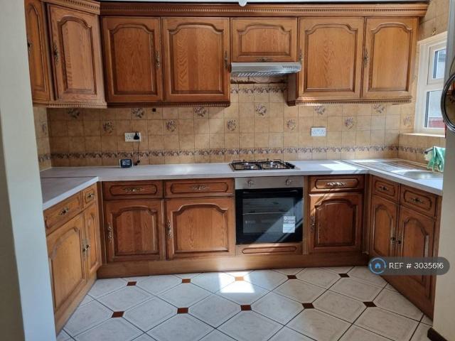 House for rent in Plashet, Greater London