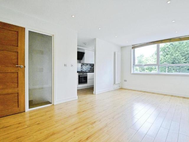 Apartment for rent in St Albans, Five Acres