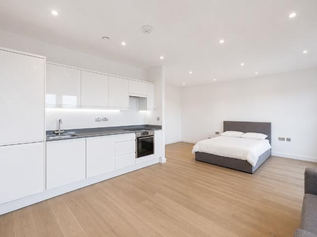 Studio for rent in St Albans, Five Acres