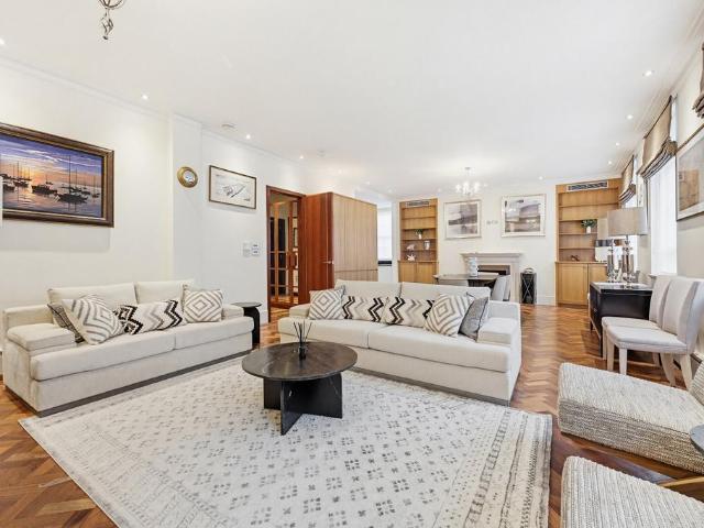 Apartment for rent in Mayfair, Greater London