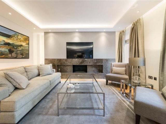 Apartment for rent in Mayfair, Greater London
