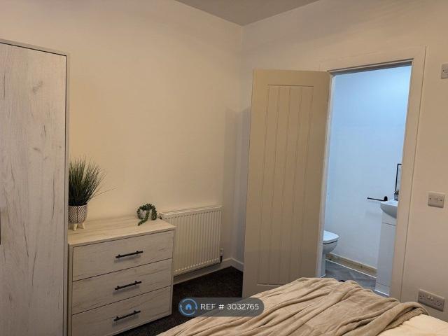 Room for rent in Heaton Park, Bury
