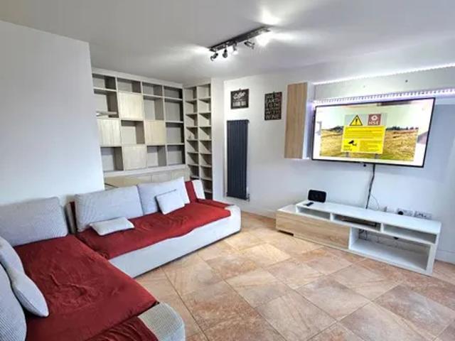 Apartment for rent in Summerstown, Greater London