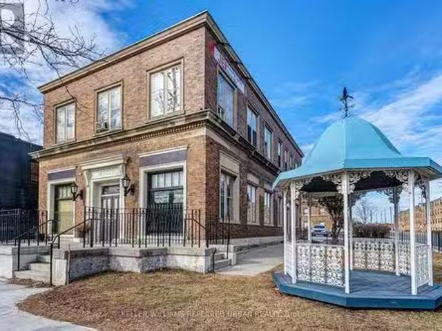 House for rent in Etobicoke