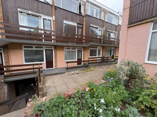 Flat for sale in Heigham Grove, East Bank