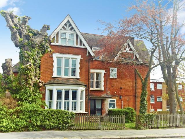 Flat for sale in London Borough of Croydon, South Norwood