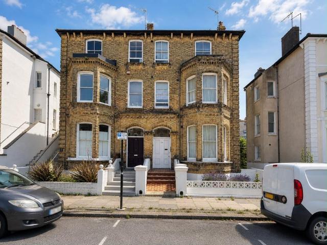 Flat for sale in Brunswick