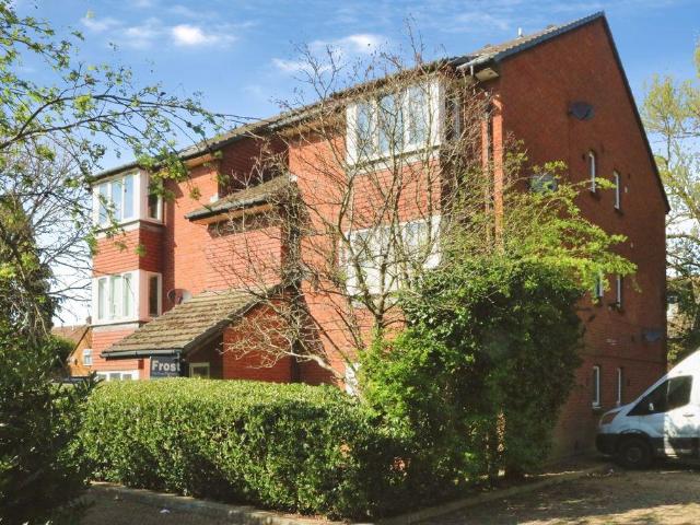 Flat for sale in Langley, Slough