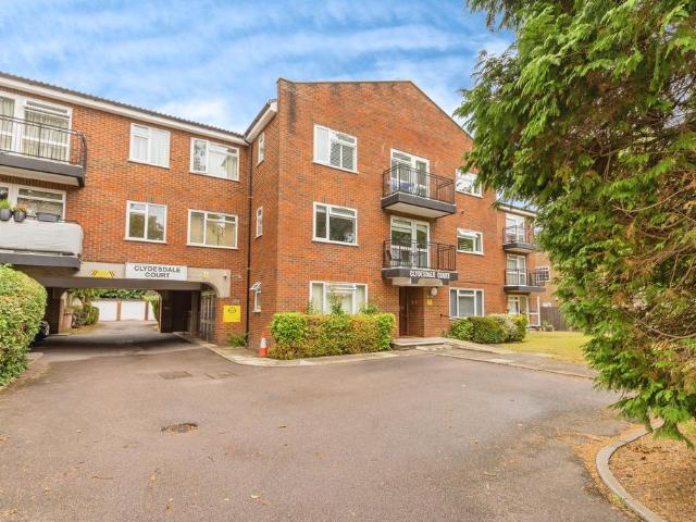 Flat for sale in Whetstone, Oakleigh Park
