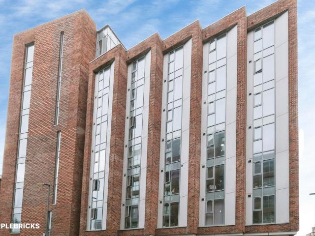 Flat for sale in Chinatown, Liverpool