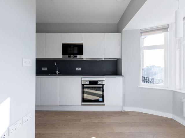 Flat for rent in West Kensington, Greater London