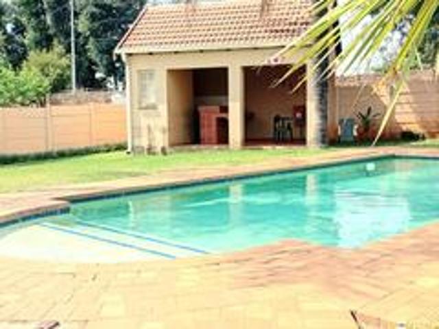 Townhouse for sale in Vosloorus, Gauteng