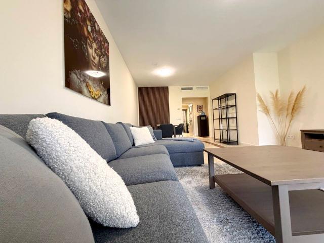Apartamento en alquiler en Atalaya, Costa del Sol Occidental