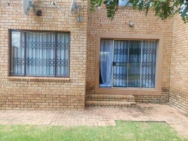 Apartment for sale in Mohlakeng, Gauteng