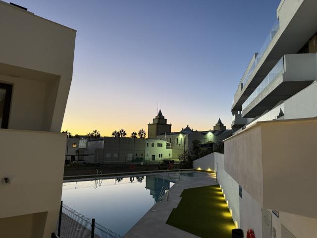 Apartamento en alquiler en Barriada Islas Canarias, Costa del Sol Occidental