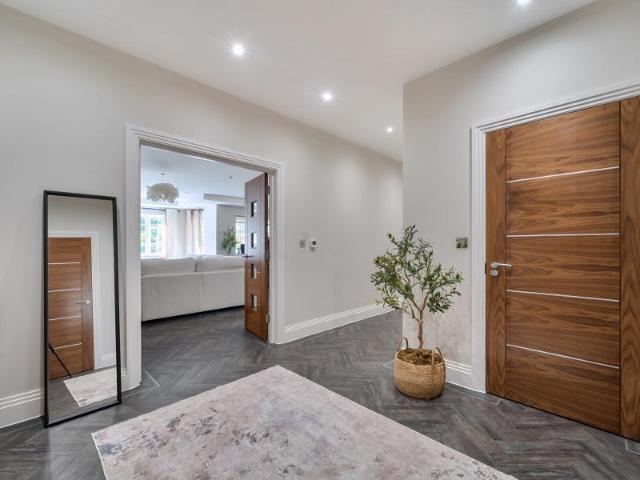 Apartment for rent in Red Hill, Surrey