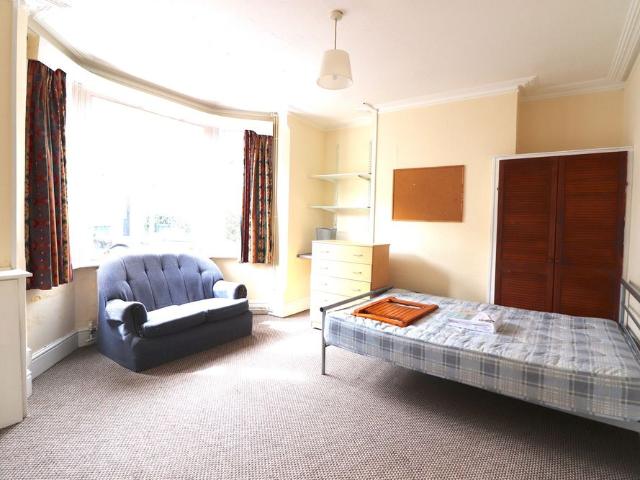 Room for rent in St Clement's, The Slade