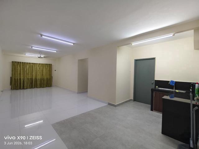 Apartment for sale in Seri Kembangan, Majlis Bandaraya Subang Jaya