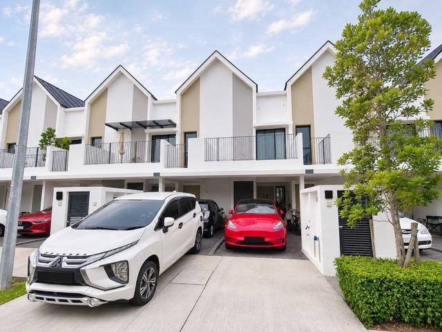 Townhouse for rent in Tanjong Sepat, Selangor