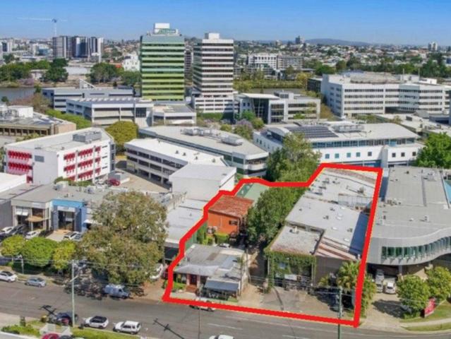 Retail for rent in Toombul, Queensland