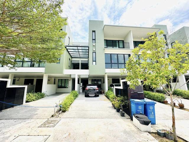 Townhouse for sale in Shah Alam, Petaling