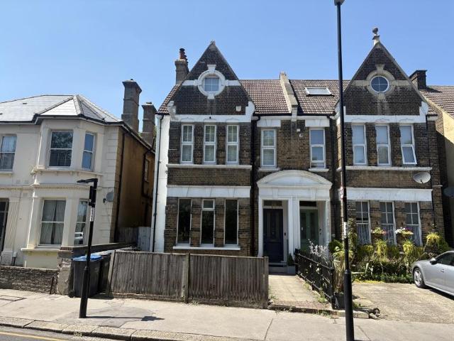 Apartment for rent in London Borough of Croydon, Greater London