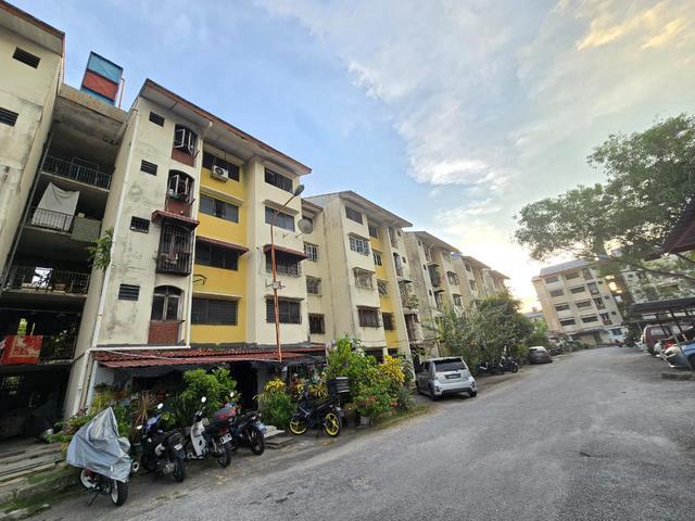Flat for sale in Petaling, Alam Impian