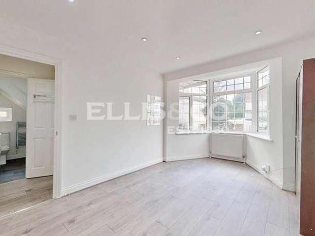 Apartment for rent in London Borough of Ealing, Greater London