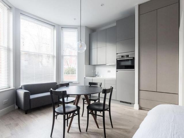 Apartment for rent in North Kensington, Greater London