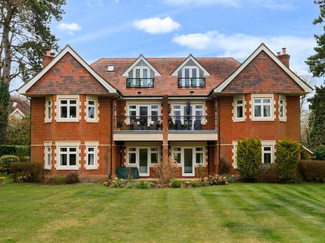 Apartment for rent in Red Hill, Surrey
