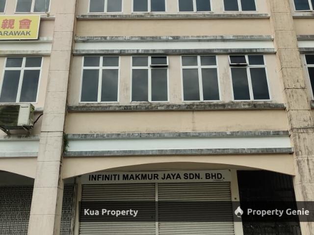 Shop for rent in Batu Kawa