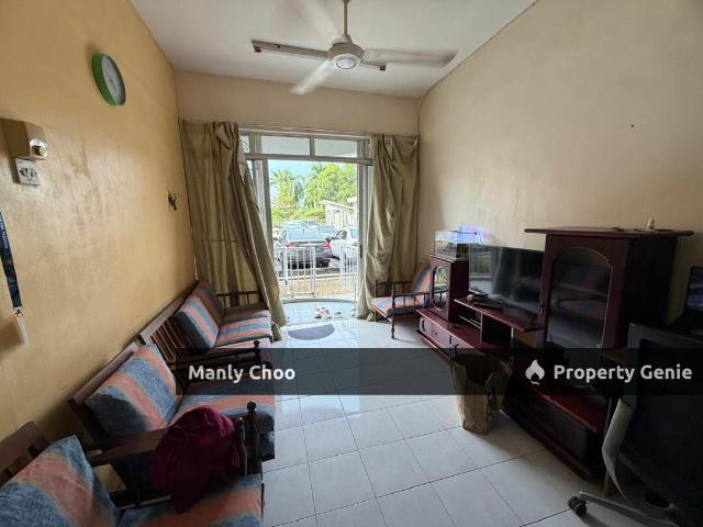 Flat for sale in Malaka