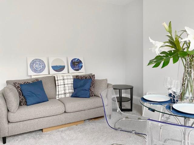 Room for rent in Falcon Lodge, Wales
