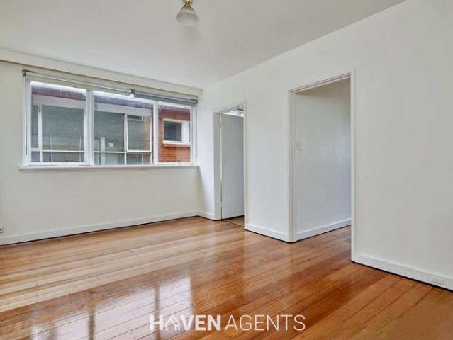 Apartment for rent in St Kilda, Melbourne
