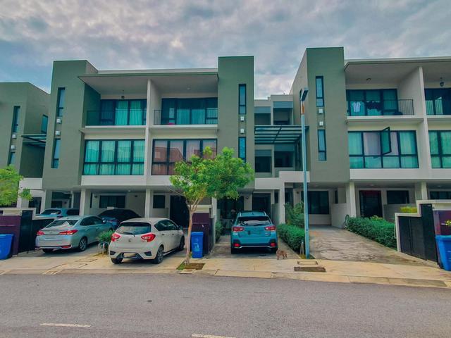 Townhouse for sale in Petaling, Alam Impian