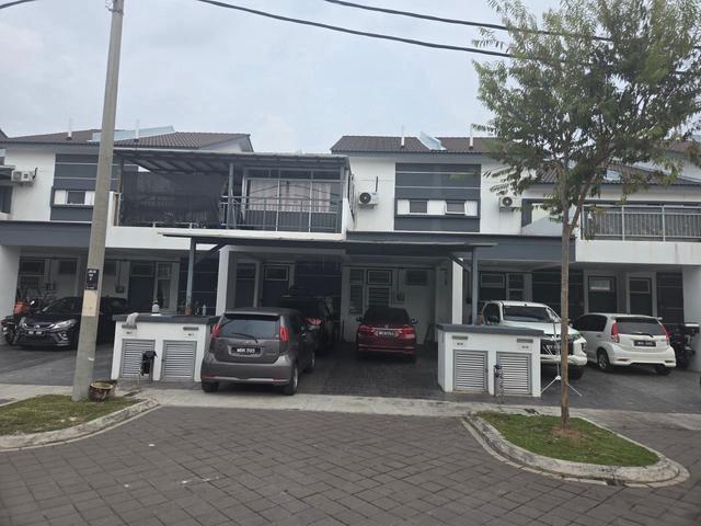 Townhouse for sale in Tanjong Sepat, Selangor