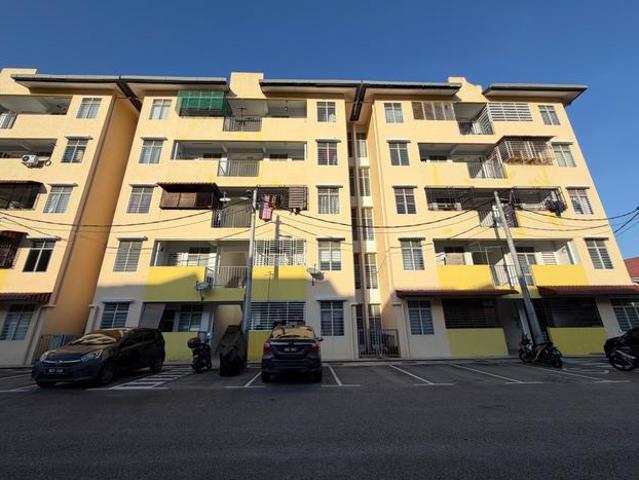 Flat for sale in Malaka