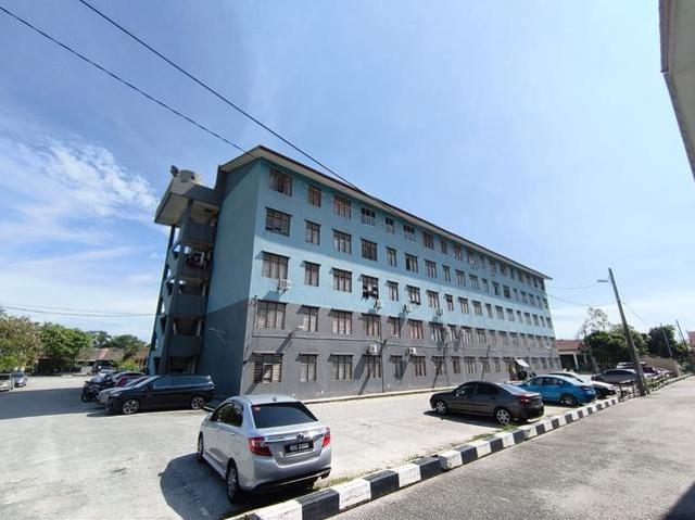 Flat for sale in Malaka