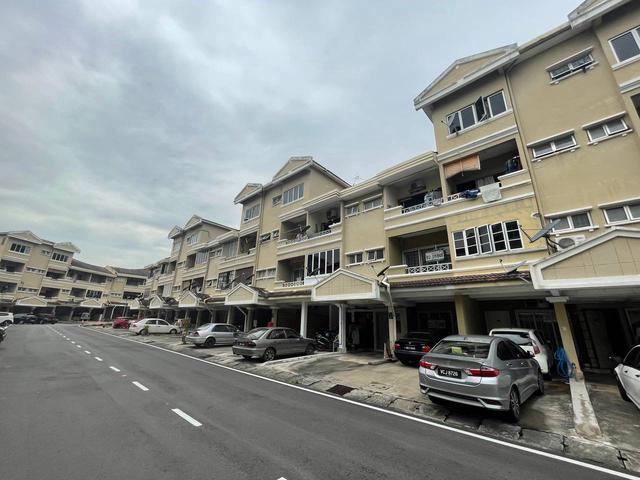 Townhouse for sale in Petaling, Alam Impian
