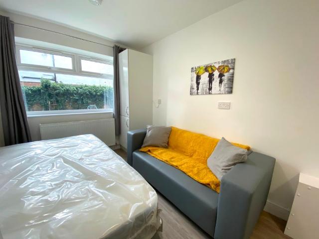 Studio for rent in The Slade, Oxfordshire