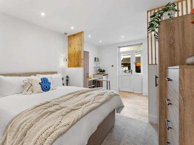 Studio for rent in Roselands, Eastbourne