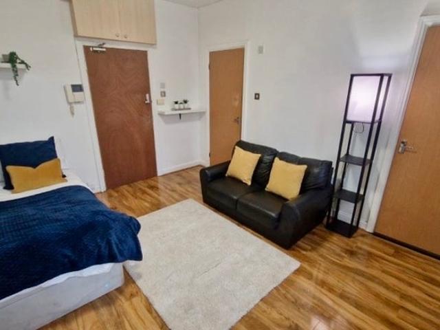 Studio for rent in Victoria Park, Manchester