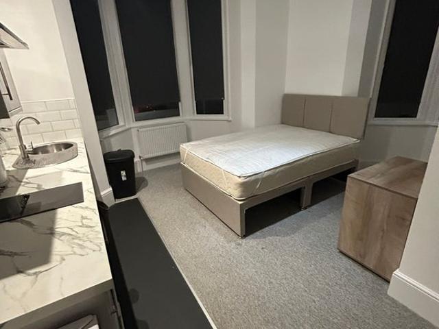 Studio for rent in Roselands, Eastbourne