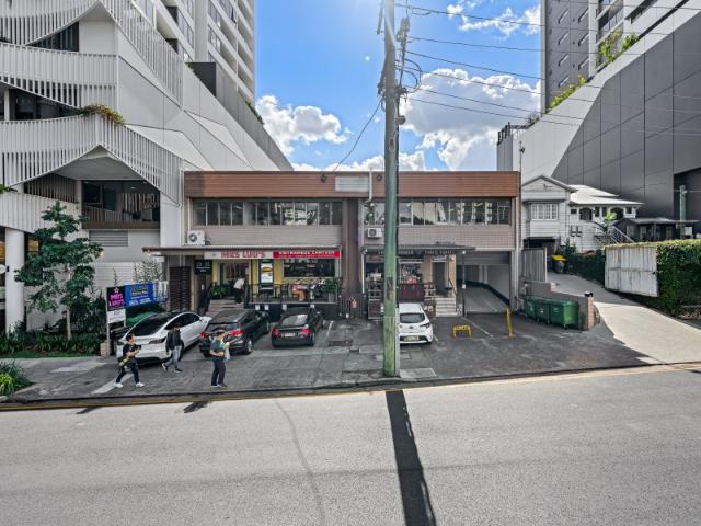 Retail for rent in Toombul, Queensland