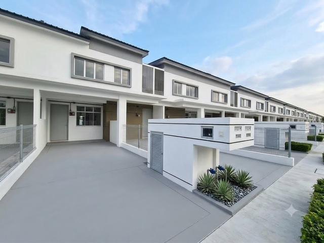 Townhouse for rent in Tanjong Sepat, Selangor
