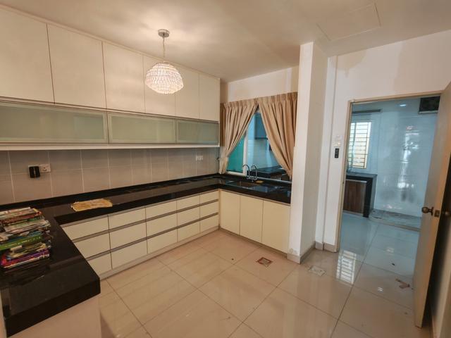 Townhouse for rent in PJU 6, Petaling Jaya